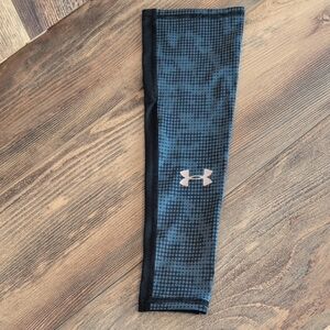 Under Armour Gray/Black Basketball Compression Arm Sleeve